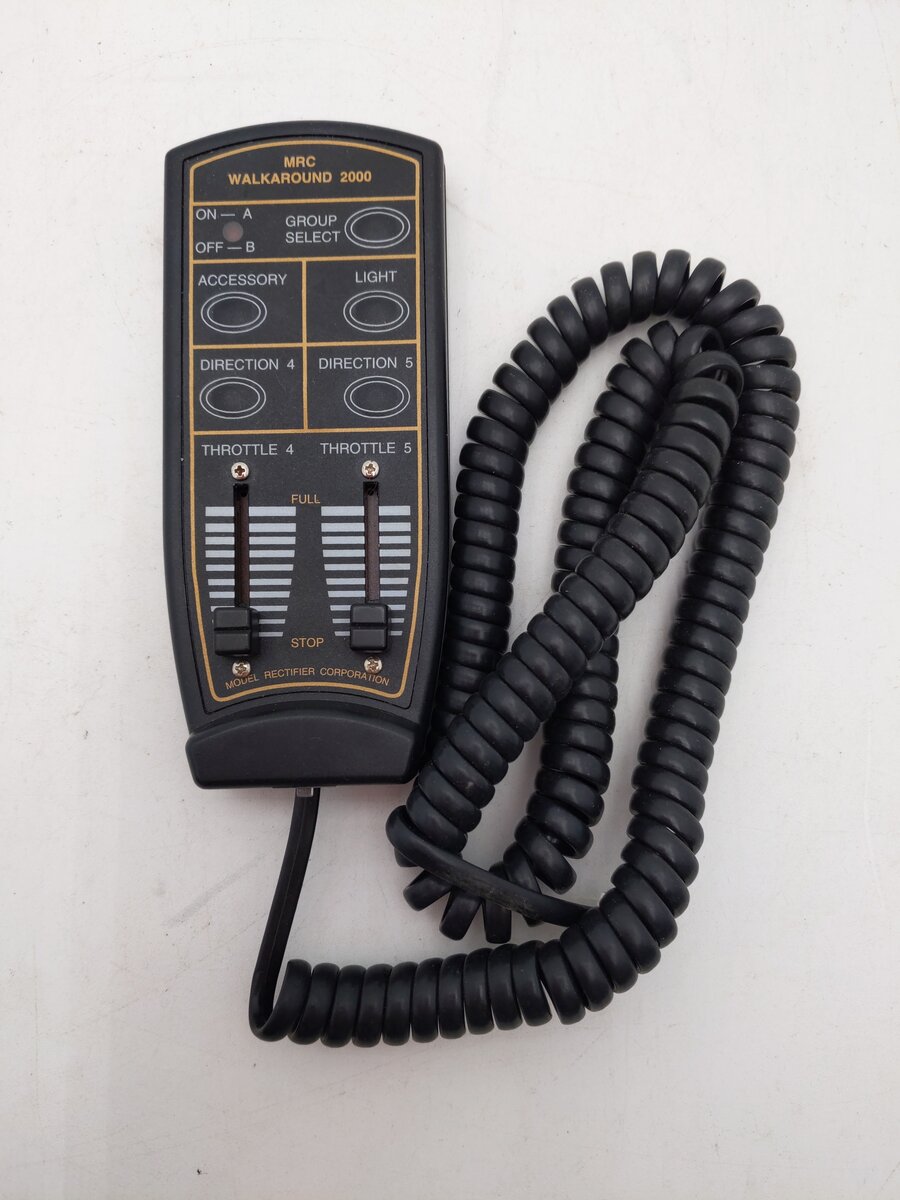 MRC 2000 HO DCC Command 2000 w/ Walkaround Controller EX