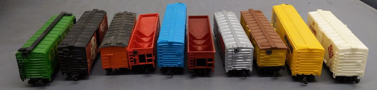 Life Like & Other Assorted  HO Scale Freight Cars- #16927 #74163 #115445 [10] EX