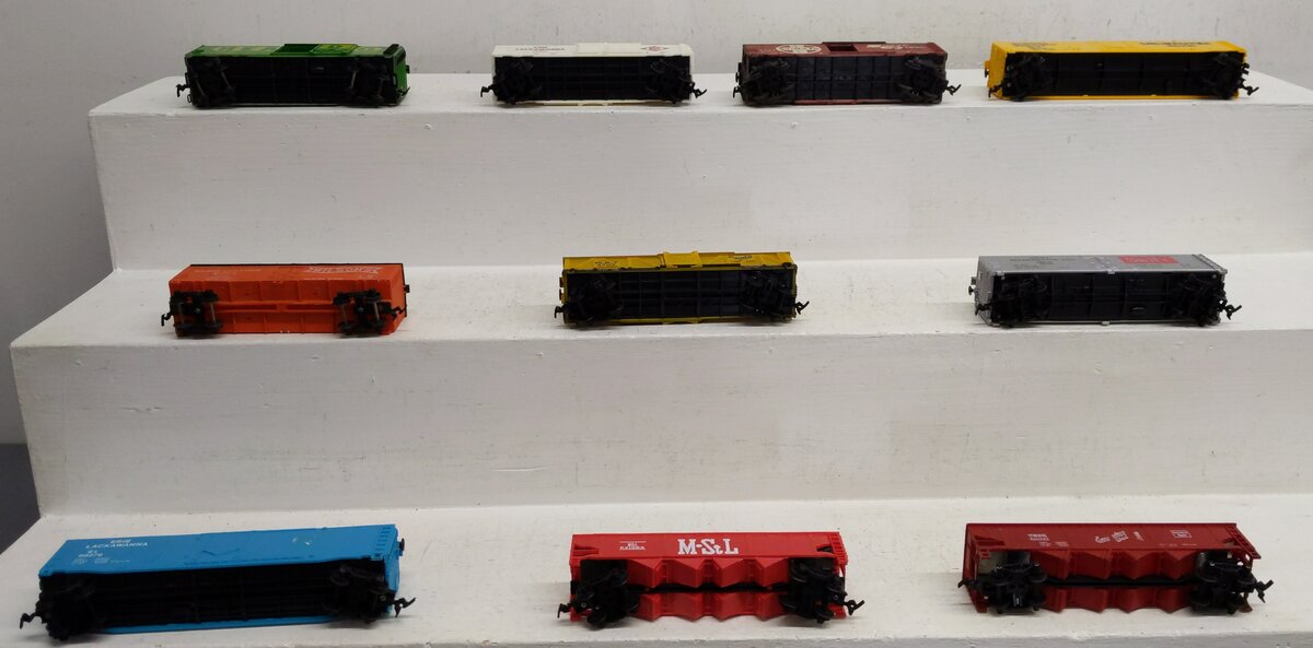 Life Like & Other Assorted  HO Scale Freight Cars- #16927 #74163 #115445 [10] EX