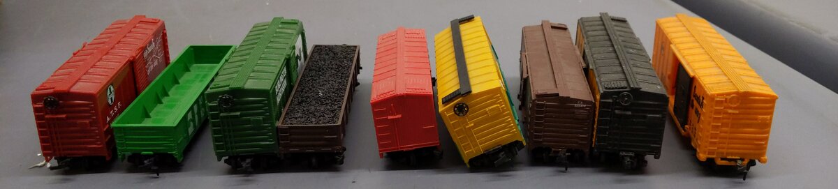 Life Like & Other Assorted HO Scale Freight Cars: #159956 #2536 #6714 [9] VG