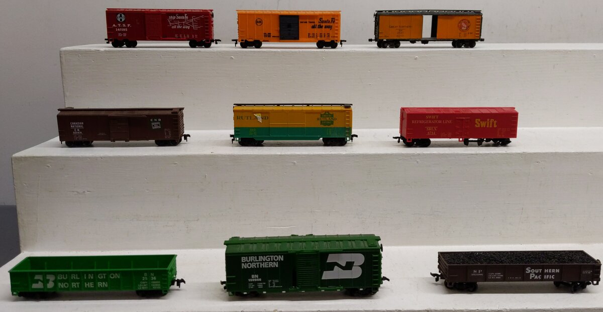 Life Like & Other Assorted HO Scale Freight Cars: #159956 #2536 #6714 [9] VG