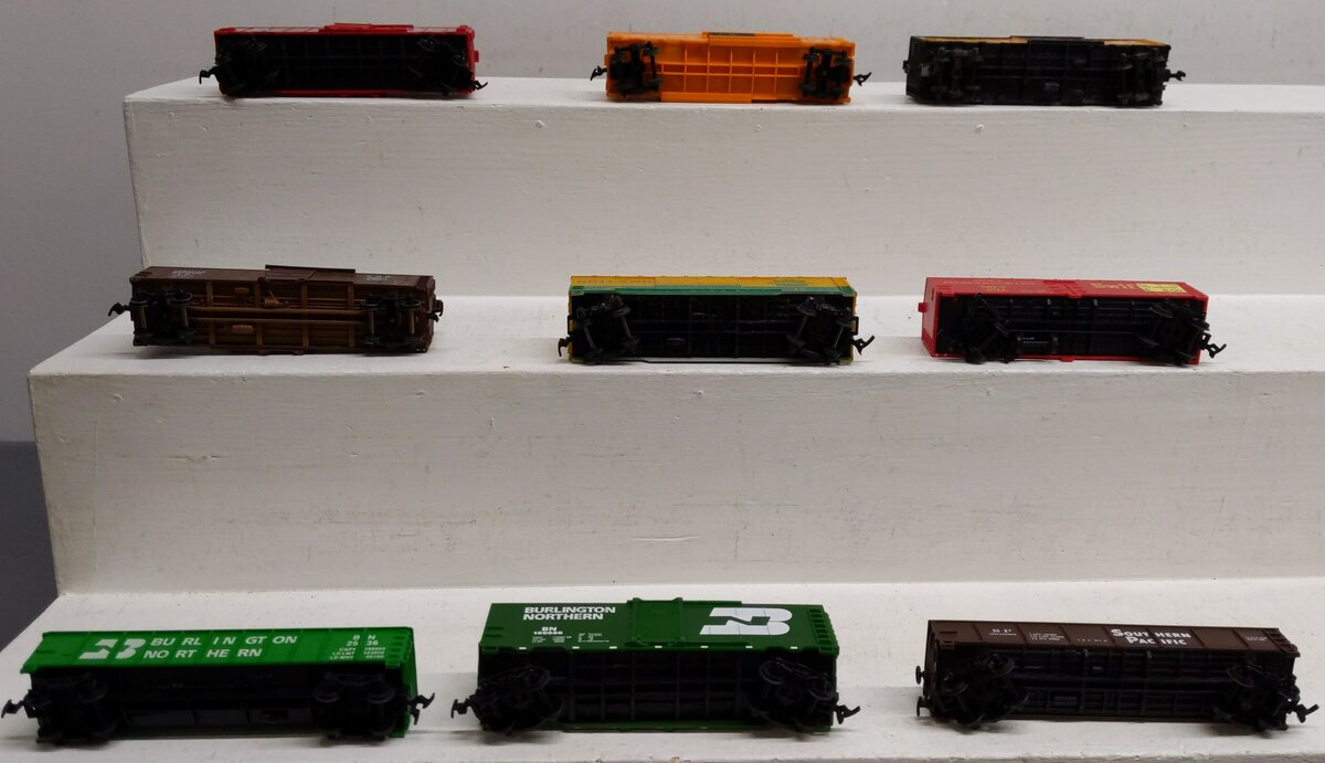 Life Like & Other Assorted HO Scale Freight Cars: #159956 #2536 #6714 [9] VG