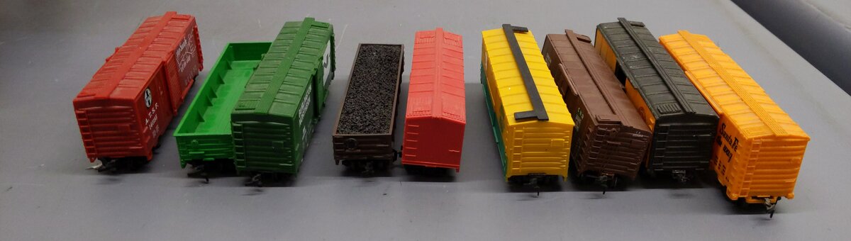 Life Like & Other Assorted HO Scale Freight Cars: #159956 #2536 #6714 [9] VG