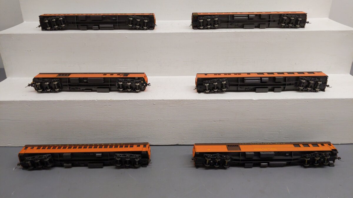 Rivarossi HO Scale Chicago Milwaukee St Paul & Pacific Passenger Cars [6] VG/Box