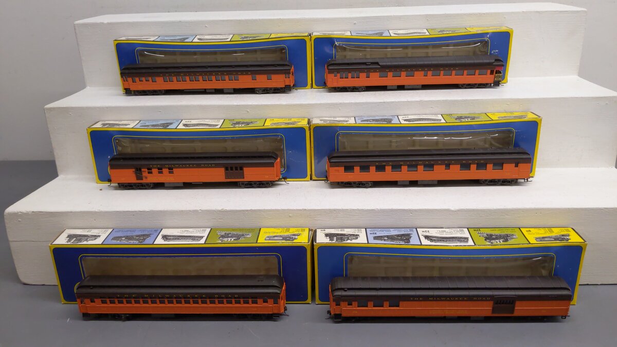 Rivarossi HO Scale Chicago Milwaukee St Paul & Pacific Passenger Cars [6] VG/Box