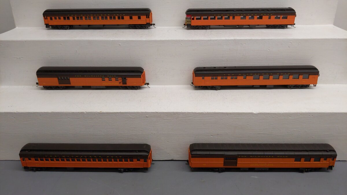 Rivarossi HO Scale Chicago Milwaukee St Paul & Pacific Passenger Cars [6] VG/Box