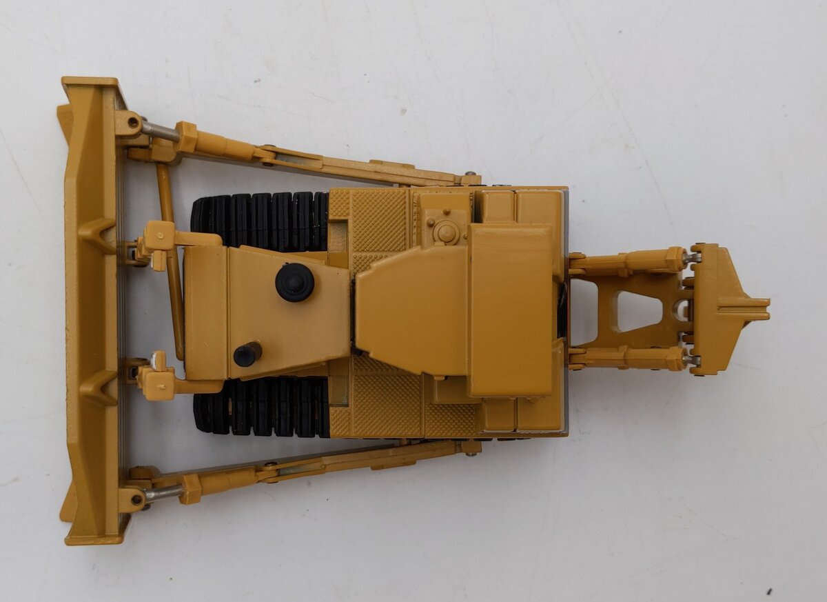 NZG 451 1:50 CAT D9R Track-Type Tractor LN/Box