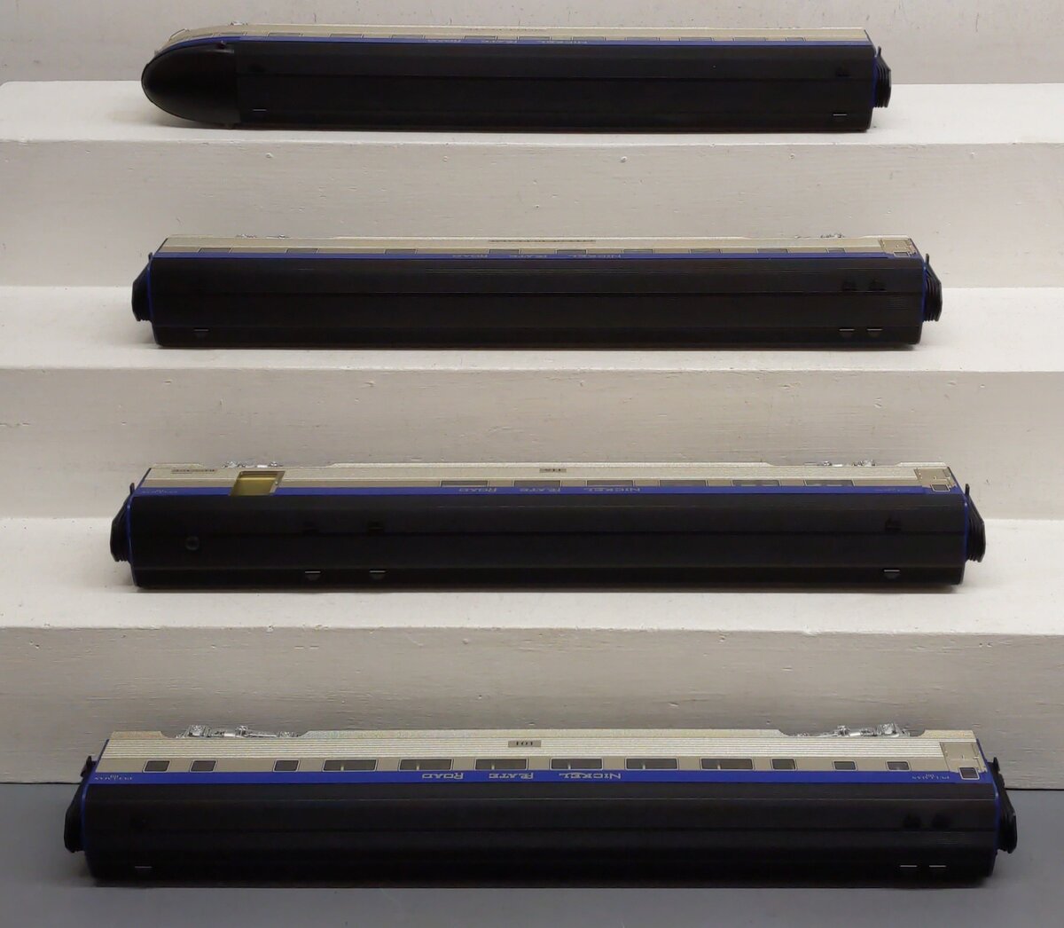 Lionel 2527490 O Gauge Nickel Plate Road 21" Passenger Car 4-Pack LN/Box
