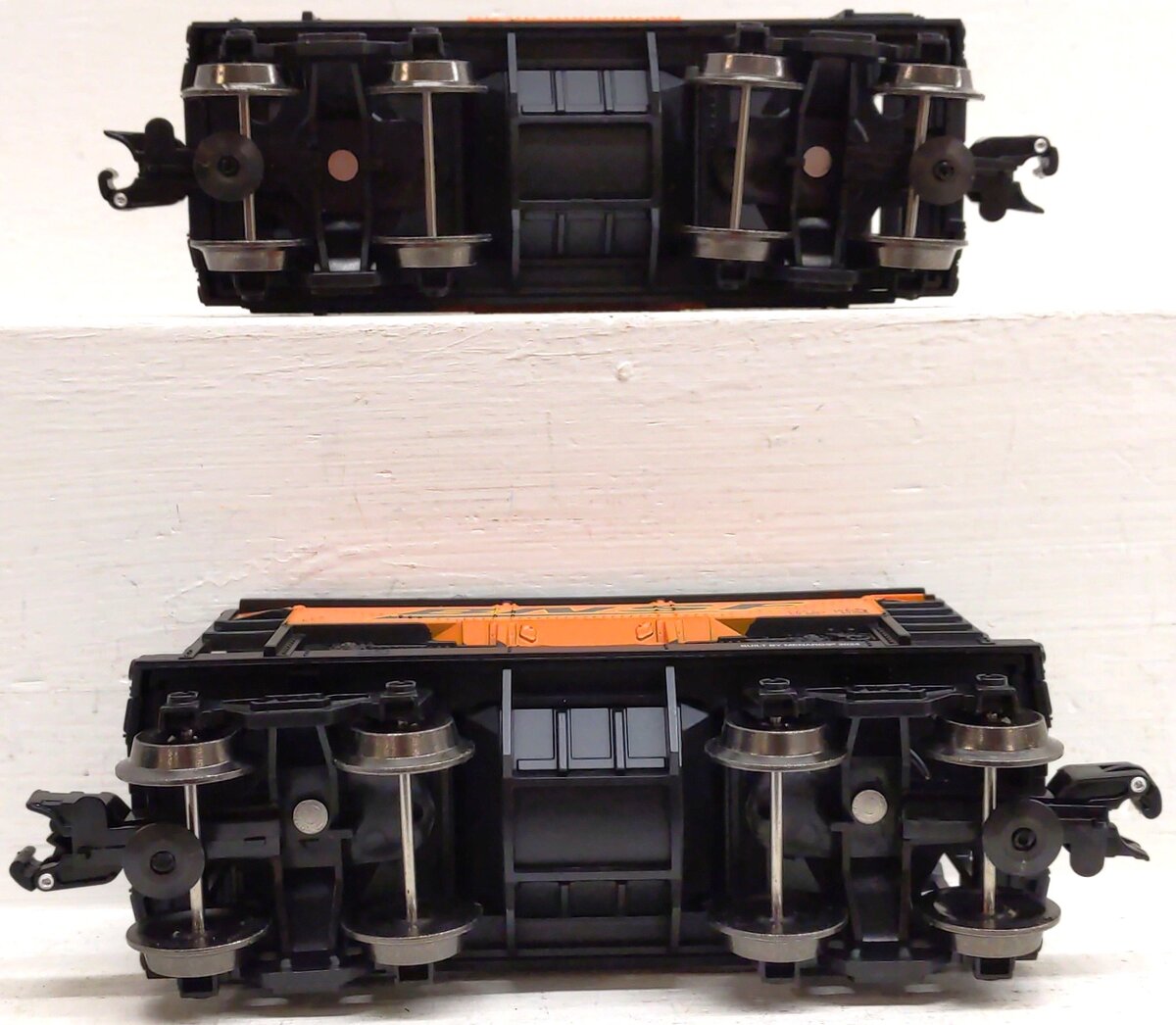 Menards 275-9351 O Gauge BNSF Ore Cars (2 Pack) #4223 and #4224 LN/Box