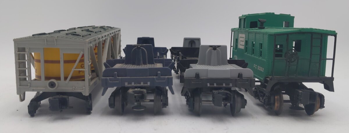 Lionel O Freight Cars: 6-16657, 6-9304, 6-9062, 6-9132 [4] VG