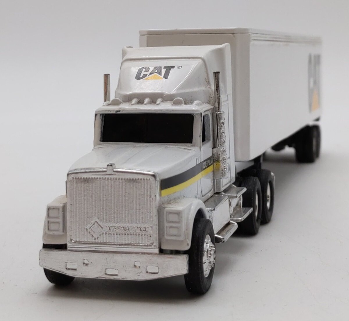 Ertl 7712 1:64 Die Cast Caterpillar Cab w/Trailer LN/Box