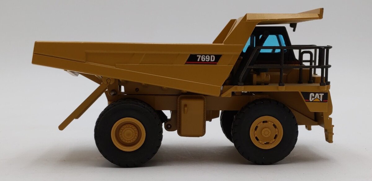 NZG 477 1:50 Die-Cast Caterpillar 769D Off-Highway Truck LN/Box
