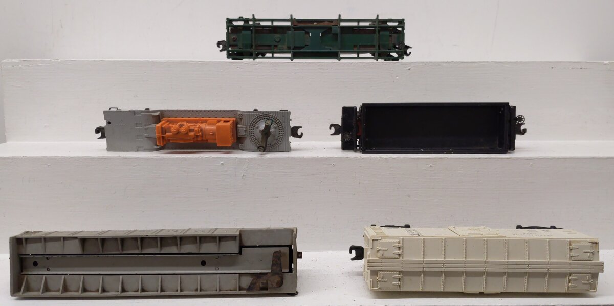 Lionel O Freight Cars: 3362, 6482, 356225, 3469, 6520 [5] VG