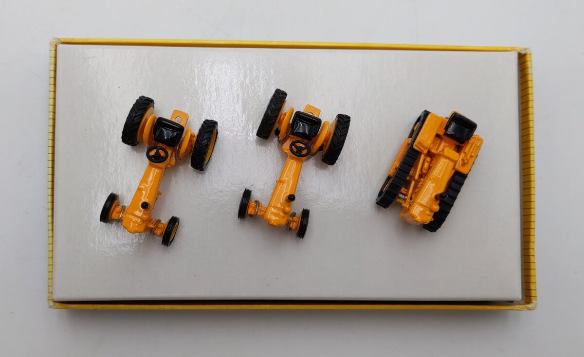 Ertl 5736 ERTL 1:64 John Deere Dubuque Works Historical Tractors (set of 3) LN/Box