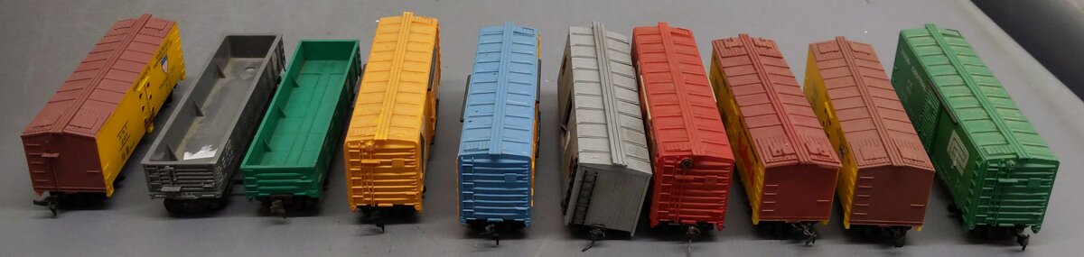 Life Like & Other Assorted HO Scale Freight Cars [10] EX