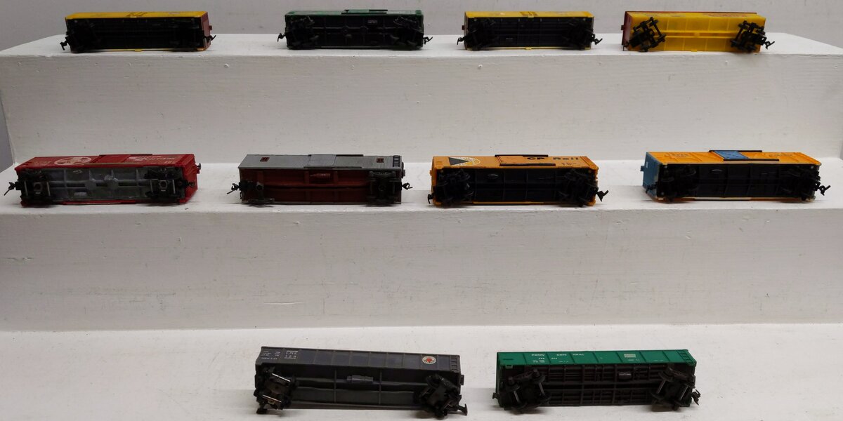 Life Like & Other Assorted HO Scale Freight Cars [10] EX