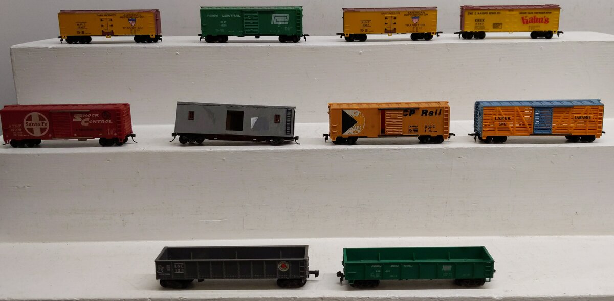 Life Like & Other Assorted HO Scale Freight Cars [10] EX