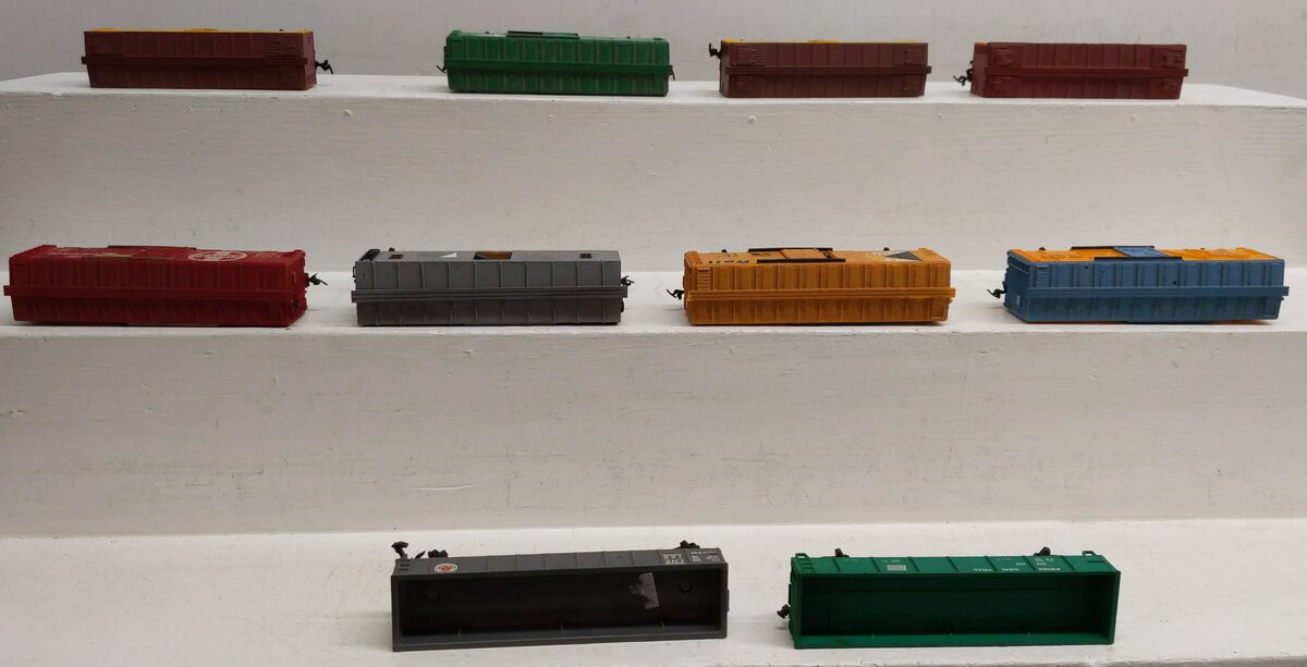 Life Like & Other Assorted HO Scale Freight Cars [10] EX