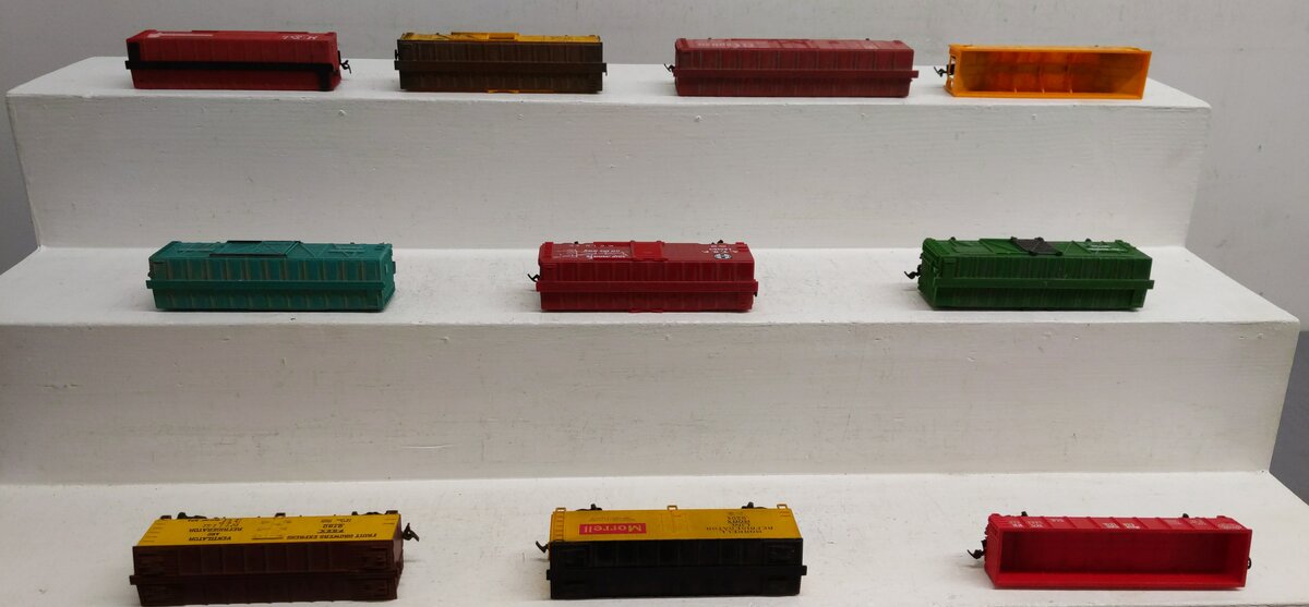 Life Like & Other Assorted HO Scale Freight Cars [10] EX