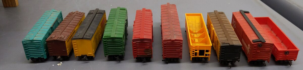Life Like & Other Assorted HO Scale Freight Cars [10] EX