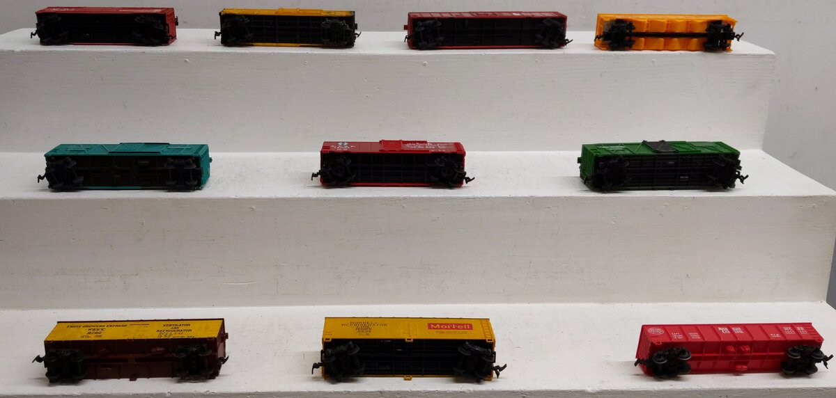 Life Like & Other Assorted HO Scale Freight Cars [10] EX