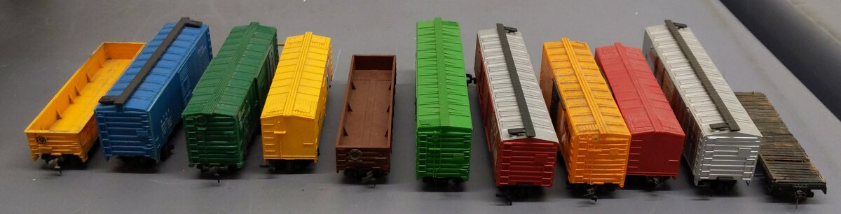 Life Like & Other Assorted HO Scale Freight Cars [11] EX