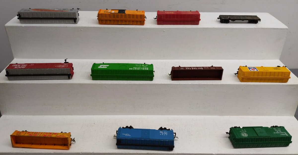 Life Like & Other Assorted HO Scale Freight Cars [11] EX