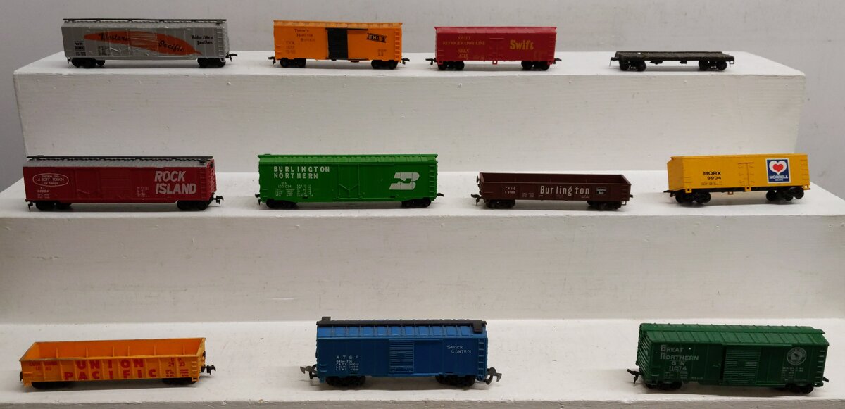 Life Like & Other Assorted HO Scale Freight Cars [11] EX