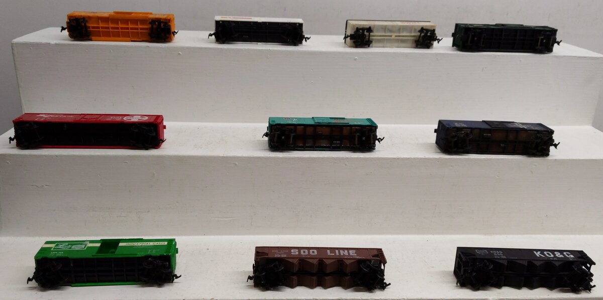 Life Like & Other Assorted HO Scale Freight Cars [10] EX