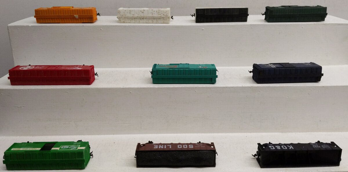 Life Like & Other Assorted HO Scale Freight Cars [10] EX