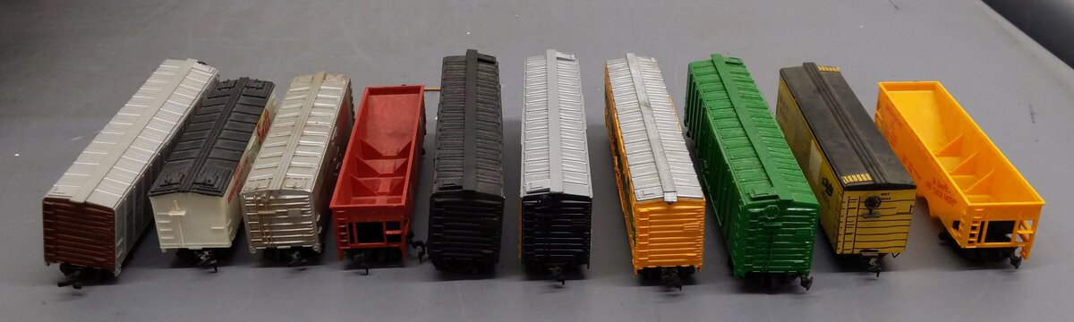 Life Like & Other Assorted HO Scale Freight Cars [10] EX