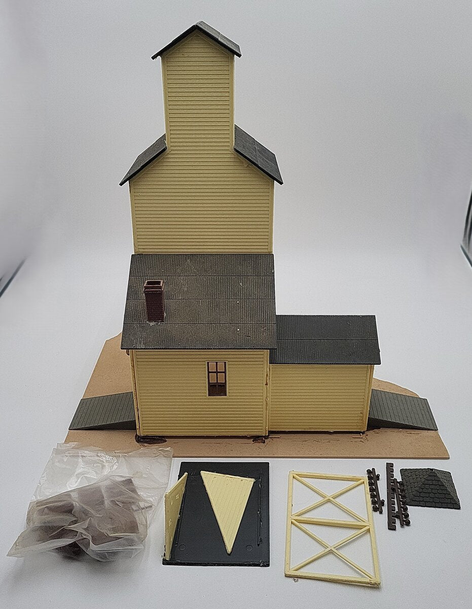 Lionel 6-12726 O Grain Elevator Building Kit -Assembled