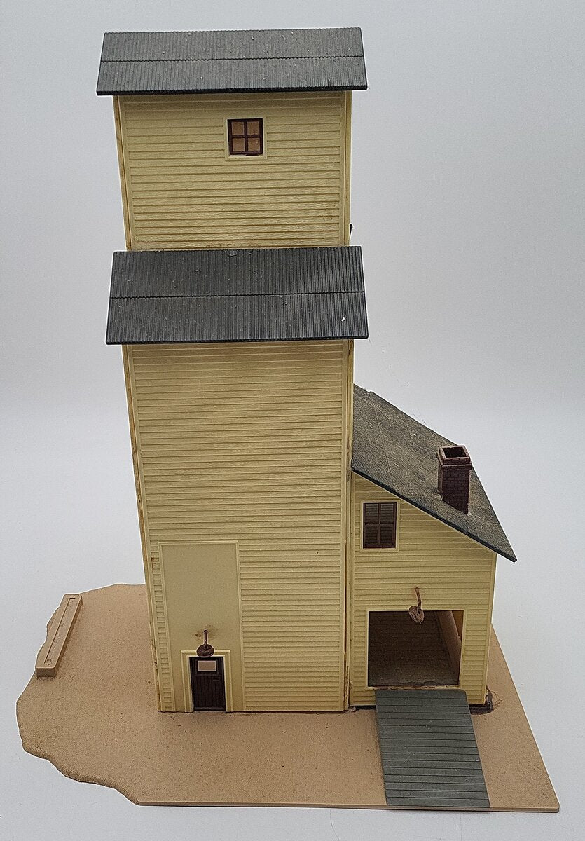 Lionel 6-12726 O Grain Elevator Building Kit -Assembled