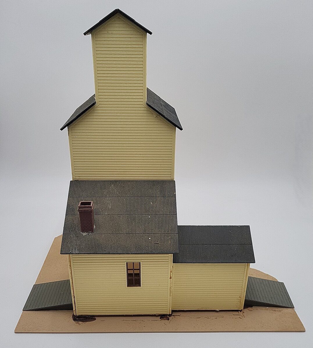 Lionel 6-12726 O Grain Elevator Building Kit -Assembled