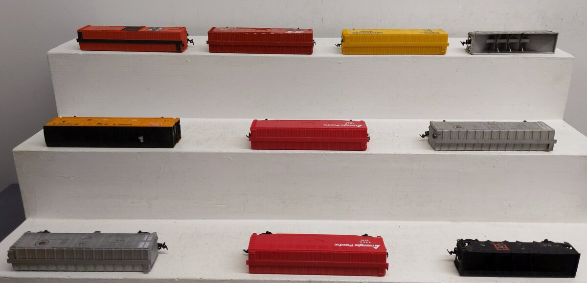 Bachmann & Other Assorted HO Scale Freight Cars [10] EX
