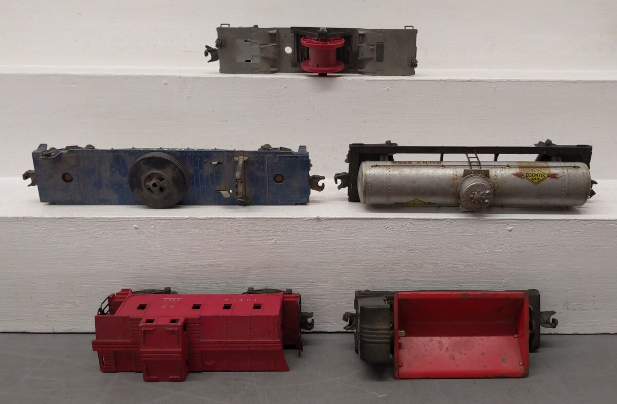 Lionel Vintage O Freight Cars: 3659, 3650, 2257, 3419, 2955 [5]