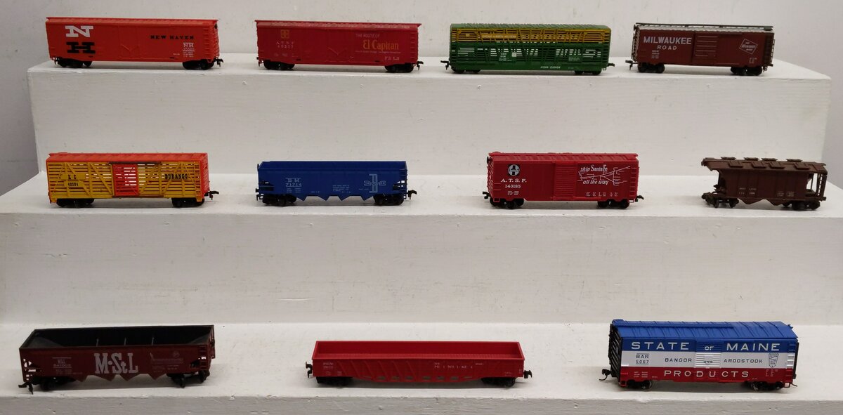 Life Like & Other Assorted HO Scale Freight Cars [11] EX