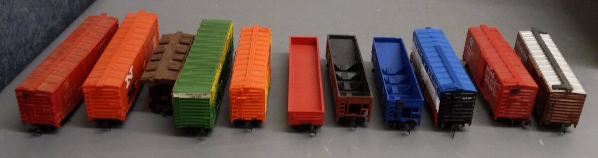 Life Like & Other Assorted HO Scale Freight Cars [11] EX