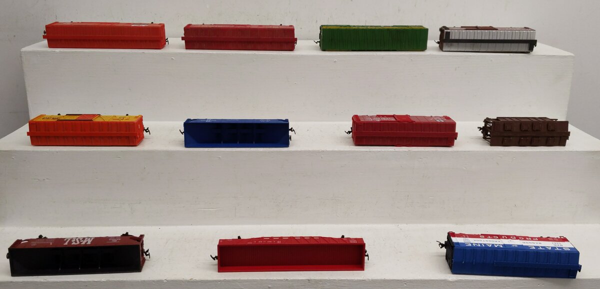 Life Like & Other Assorted HO Scale Freight Cars [11] EX