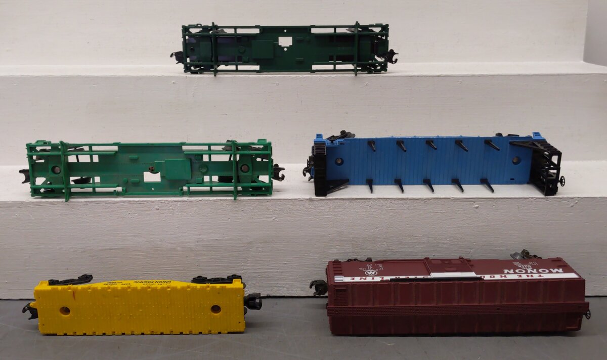 Lionel O Freight Cars: 9218, 9020, 26337, 9300, 6361 [5] EX