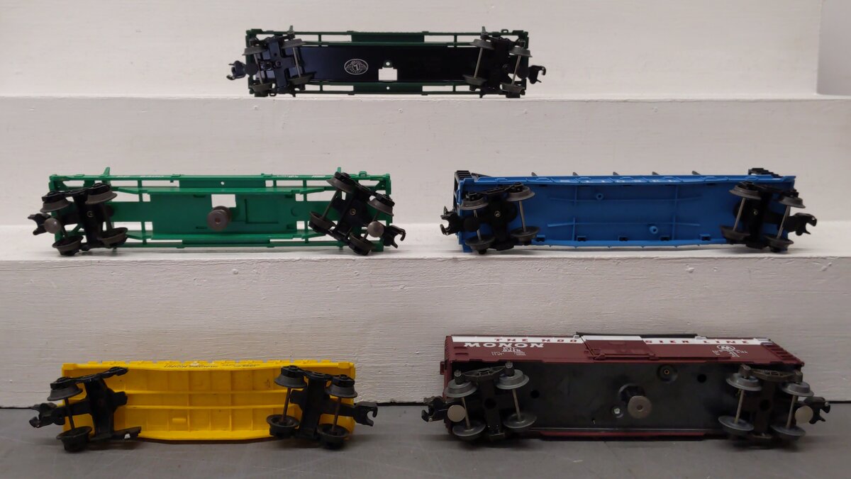 Lionel O Freight Cars: 9218, 9020, 26337, 9300, 6361 [5] EX