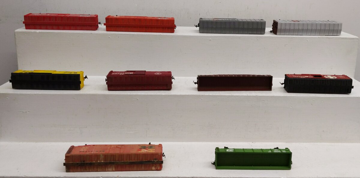 Life Like & Other Assorted HO Scale Freight Cars [10] EX