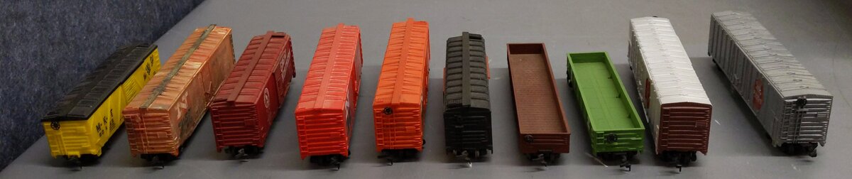 Life Like & Other Assorted HO Scale Freight Cars [10] EX
