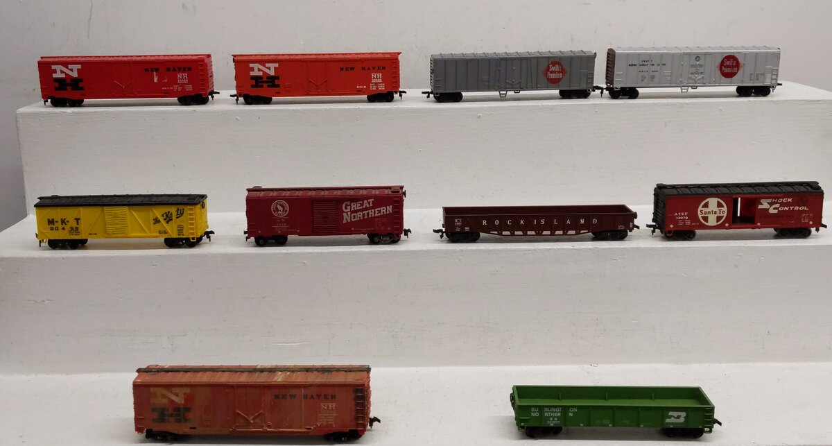 Life Like & Other Assorted HO Scale Freight Cars [10] EX