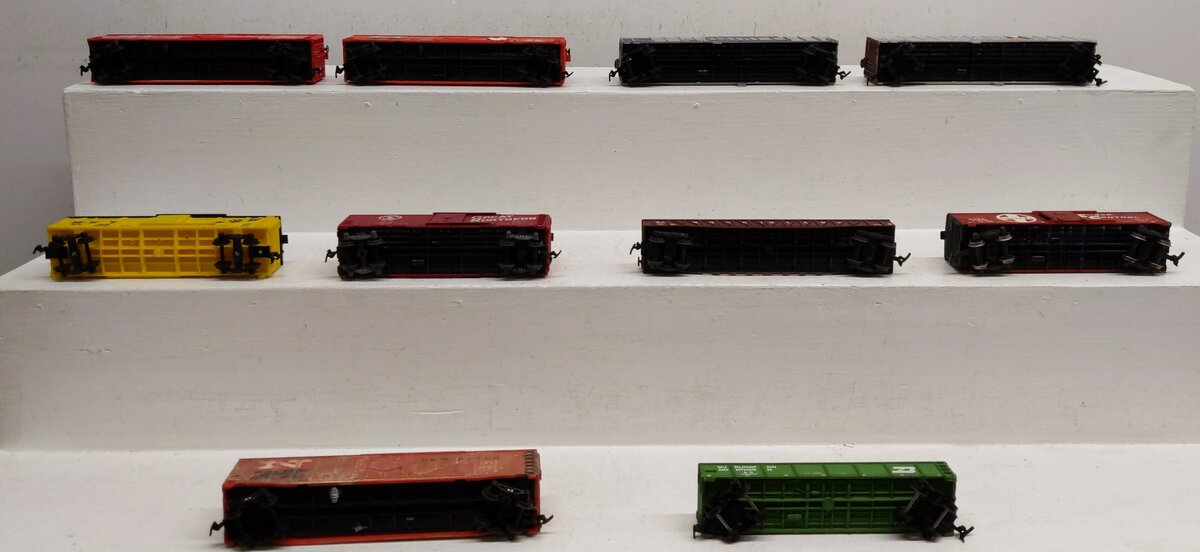 Life Like & Other Assorted HO Scale Freight Cars [10] EX