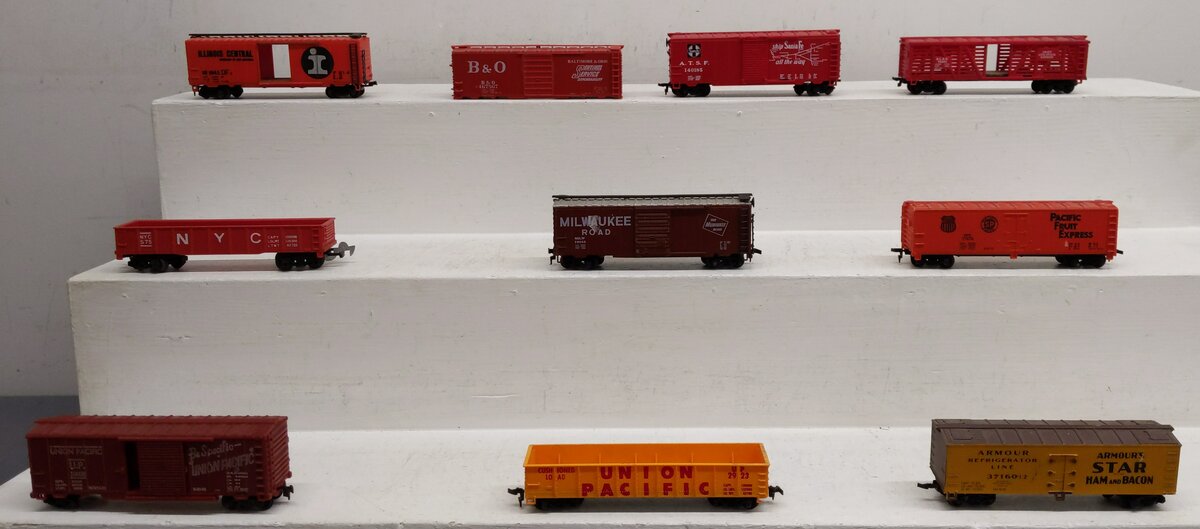 Life Like & Other Assorted HO Scale Freight Cars [10] EX