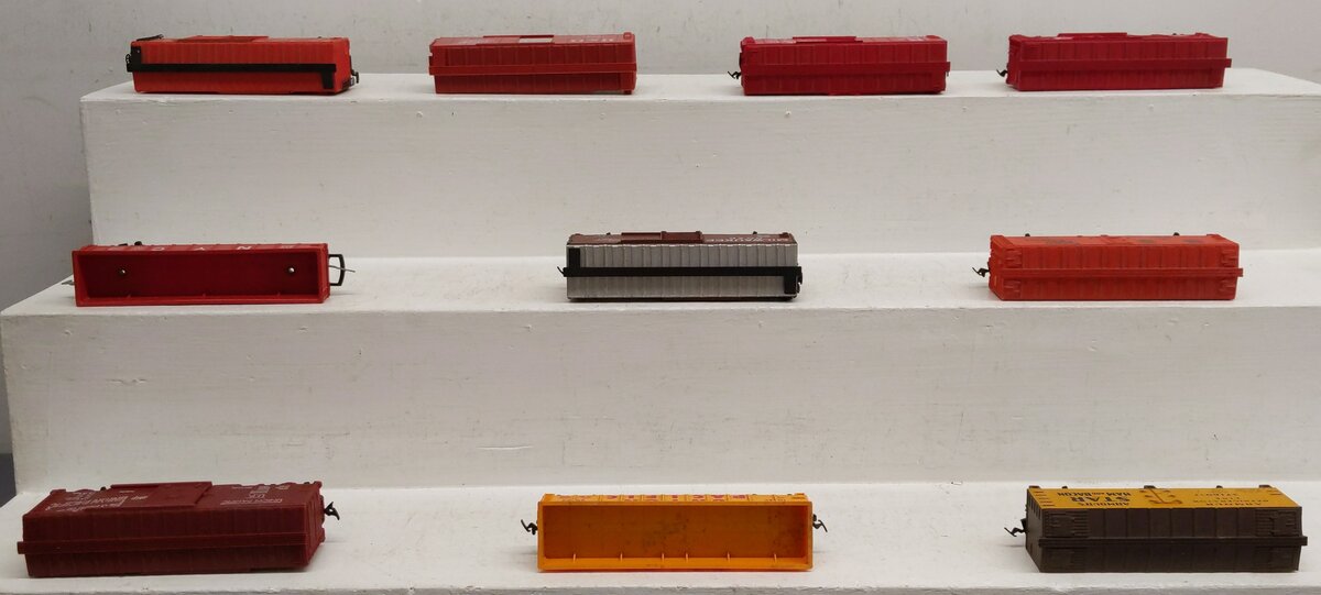Life Like & Other Assorted HO Scale Freight Cars [10] EX