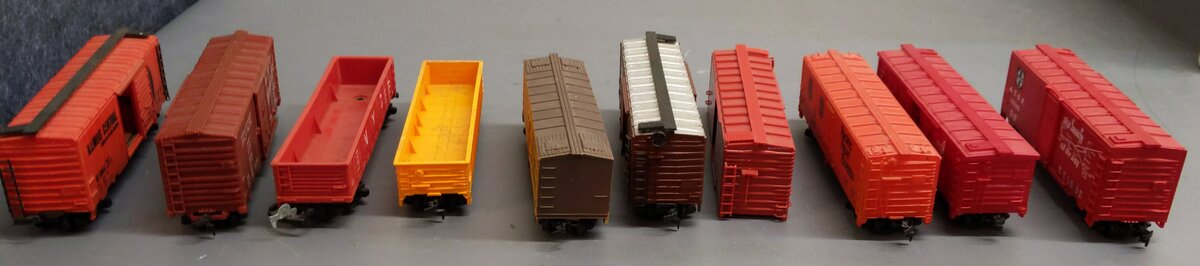 Life Like & Other Assorted HO Scale Freight Cars [10] EX