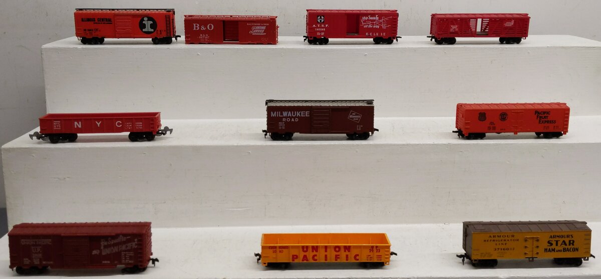 Life Like & Other Assorted HO Scale Freight Cars [10] EX
