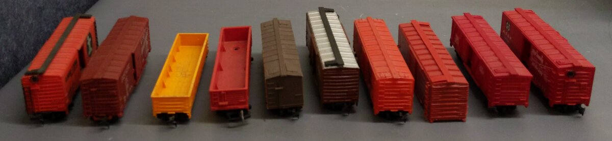 Life Like & Other Assorted HO Scale Freight Cars [10] EX